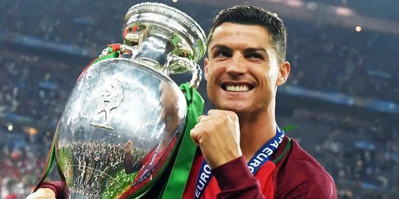 Cầu thủ Cristiano Ronaldo - tượng đài sừng sững của bóng đá thế giới