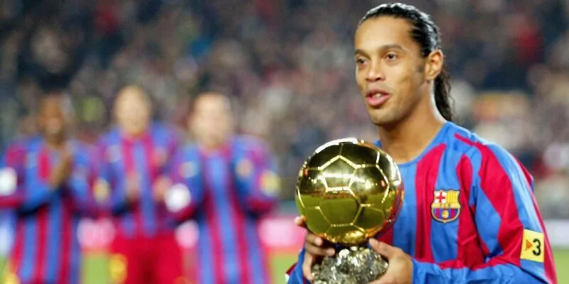 Cầu thủ Ronaldinho giành 2 Quả bóng Vàng trong thời gian khoác áo Barcelona